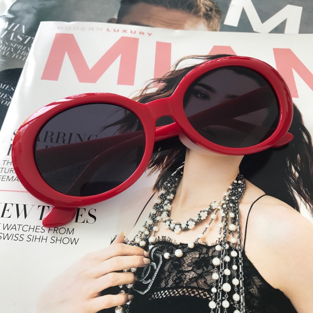 Red Oval Retro Frame Sunglasses - Picture 2 of 3